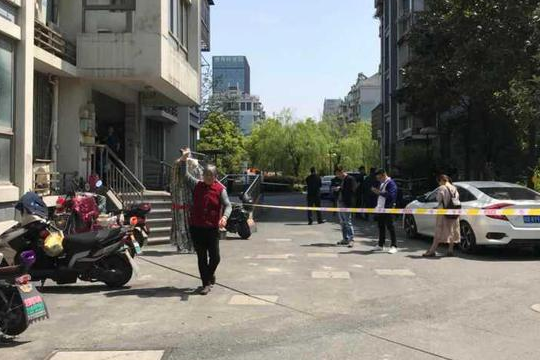 楼道烧纸老人身亡